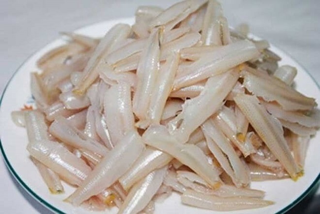 Cá cơm là nguyên liệu chính để kho ăn với cháo trắng