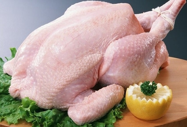 Chọn mua gà ta thay vì gà công nghiệp để thịt ngọt và dai hơn
