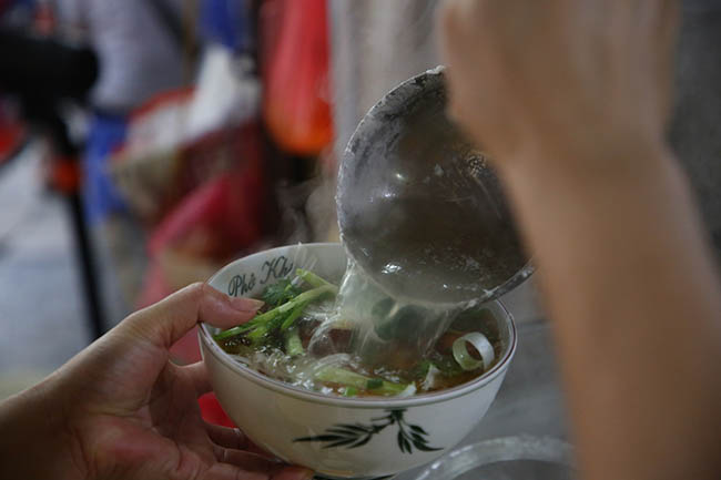 Bí quyết nấu phở độc đáo từ thời Mậu Dịch tại Khôi Hói