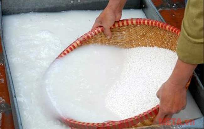 Lợi ích của việc ngâm gạo trước khi gói bánh