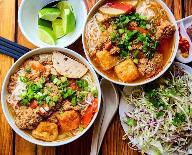 Bún riêu cua, bánh canh cua